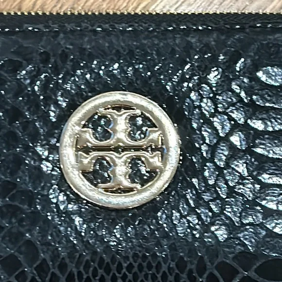 - Tory Burch// zip continental wallet - Picture 2 of 5